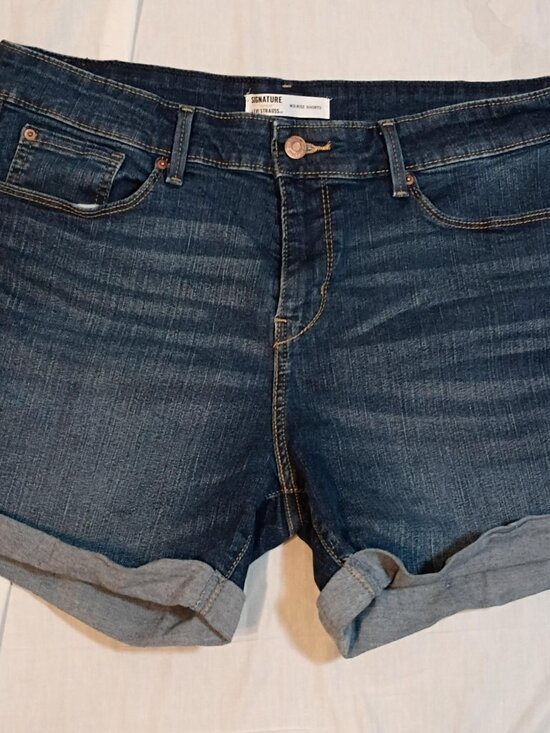 Signature by Levi Strauss Pants - Signature Levi Strauss/Shorts/Womens 14/Medium Wash/Mid Rise Cuffed Denim Stretc